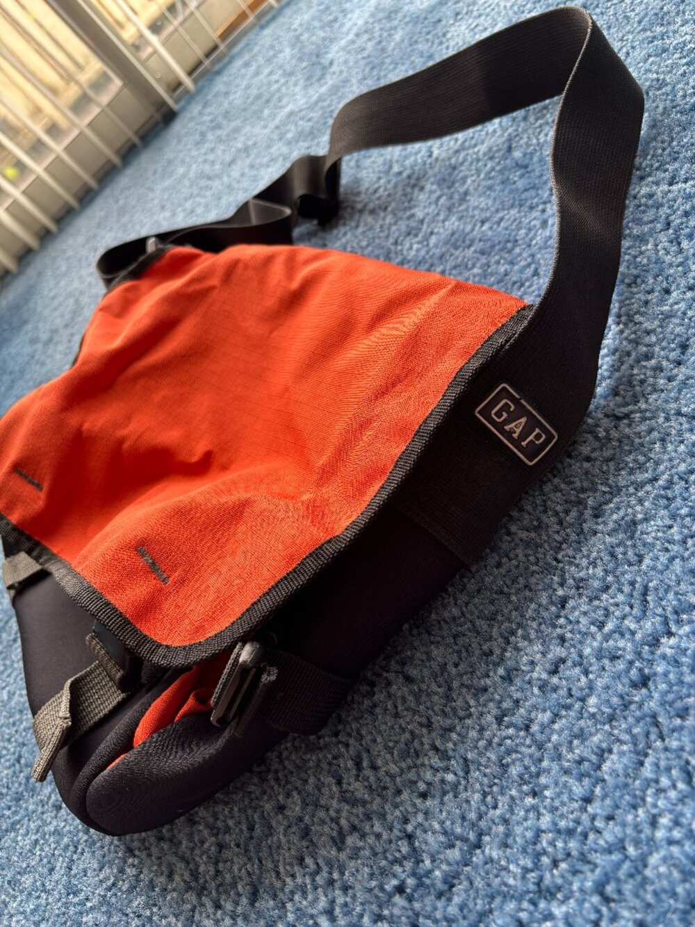 gap: messenger bag